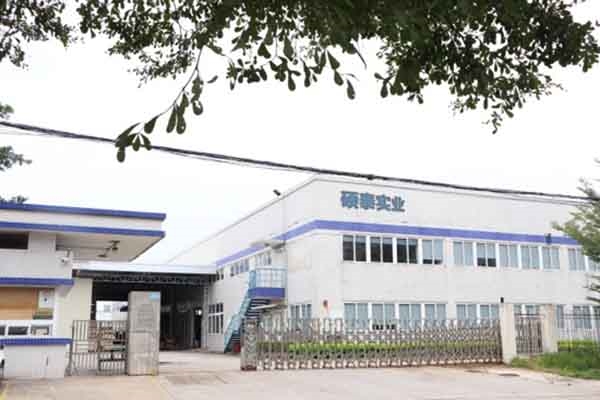 工廠大門(mén)